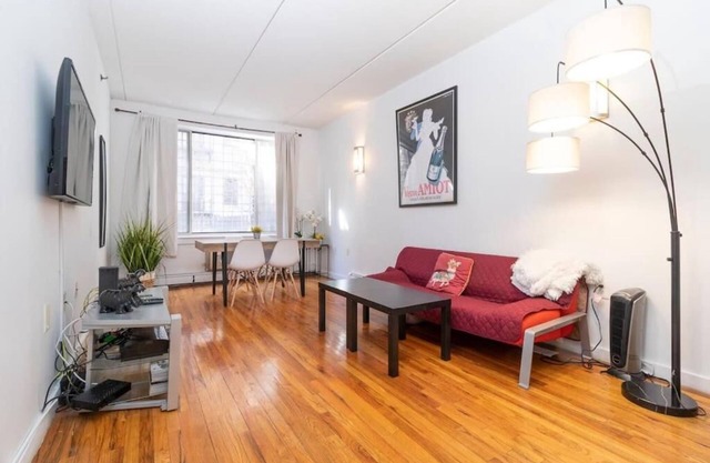 Silent and Cozy 2-bedroom apartment with WiFi, AC in welcoming New York