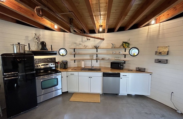 SILO TINY HOUSE /Hot Tub