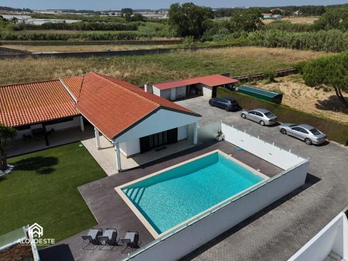 Silveira Pool House - Private pool and big garden