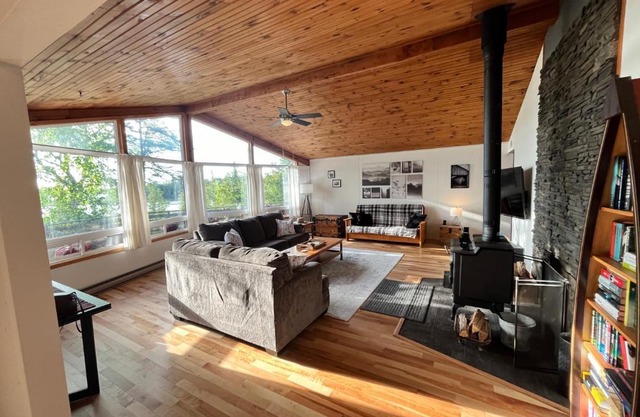 Silver Birch Waterfront Cottage