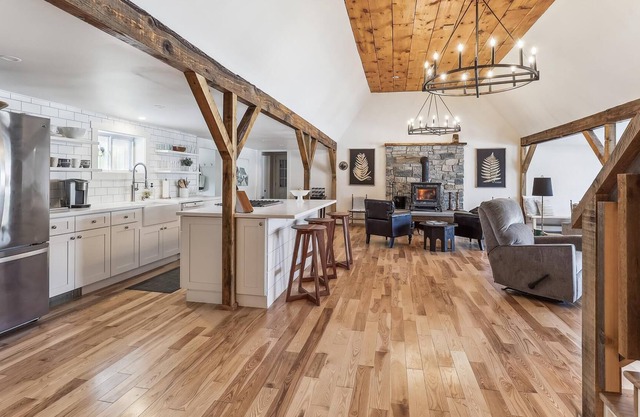 Silver Fox Farm - All New, One-Level Private Home Close to it All!
