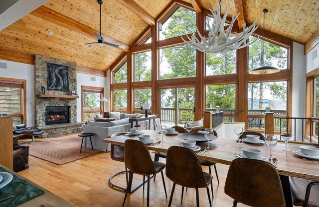 Silver Lining Lodge 374 I Amazing Views I Private Hot Tub I Best Price I Discounted Attractions