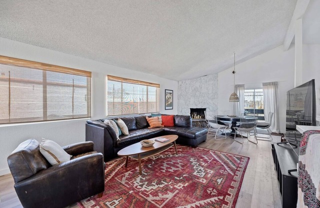 Silver Strand/Channel Islands Harbor Beach Flat comfy home-2min to the beach