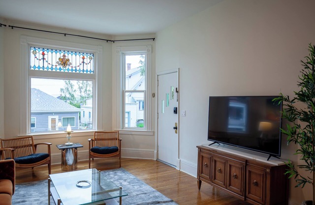 Silver Street Retreat- Unit A