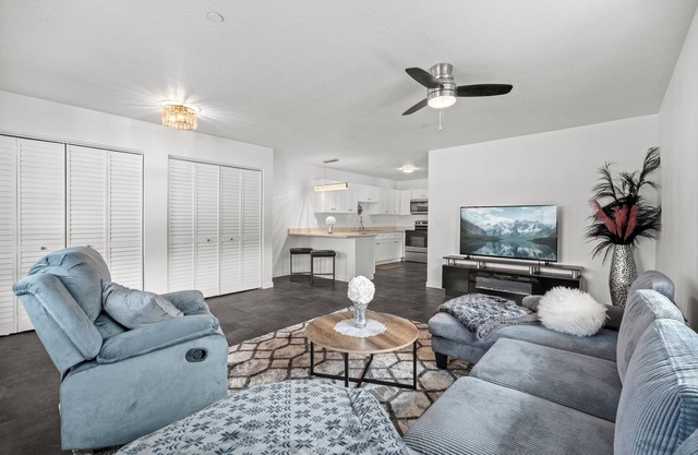 Silver Strike Condo #1 Spacious and Modern. Convenient centralized location.