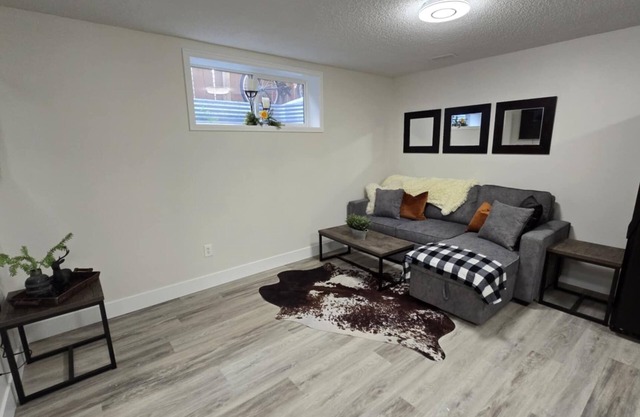 Silverado Cozy Basement Suite