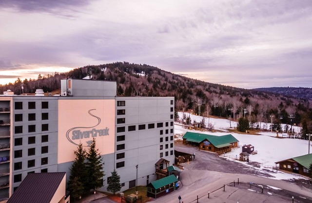 SilverCreek-2 Bedroom, 2 Bath Condo on the slopes w/ night skiing!