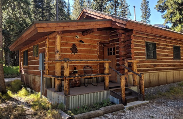 SilverTipCabins abgeschiedene gemütliche Blockhütte im Wald