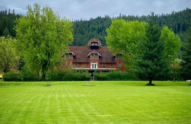 Silverton Mountain Manor