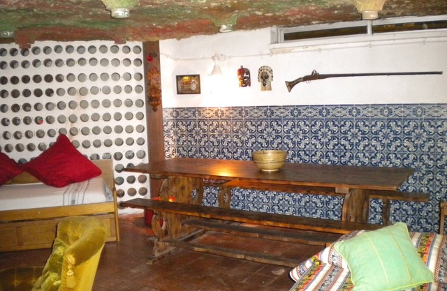 SILVIA HOUSE / OLD BOTTLE