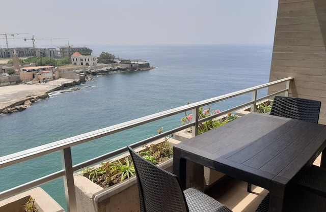Silvia's 1 BR beachfront apartment / 24 h electricity
