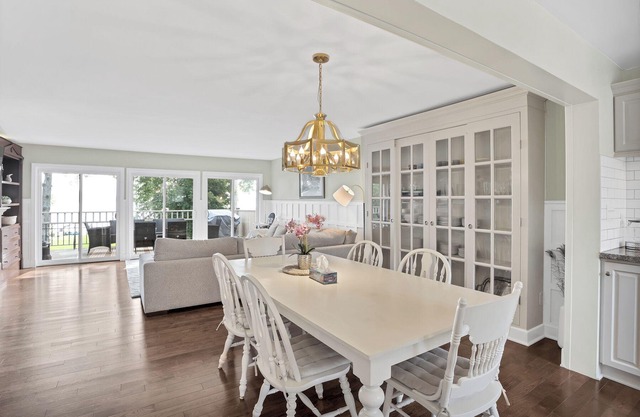 Simcoe Sunrise - Cozy Waterfront Home in Orillia
