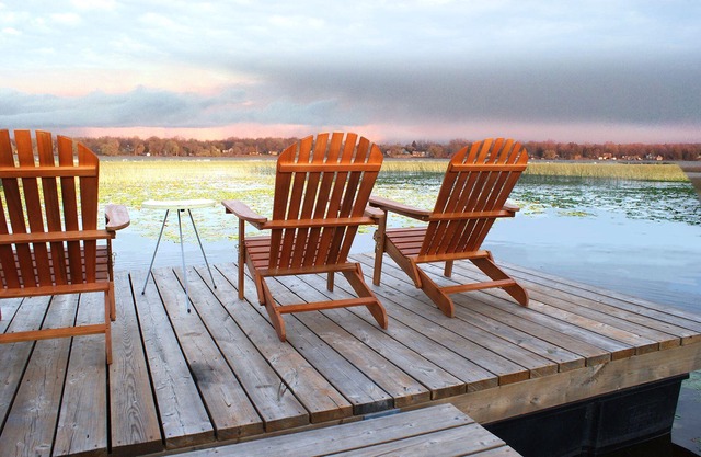 Simcoe Waterfront Home with new Hot Tub ( near Casino Rama)