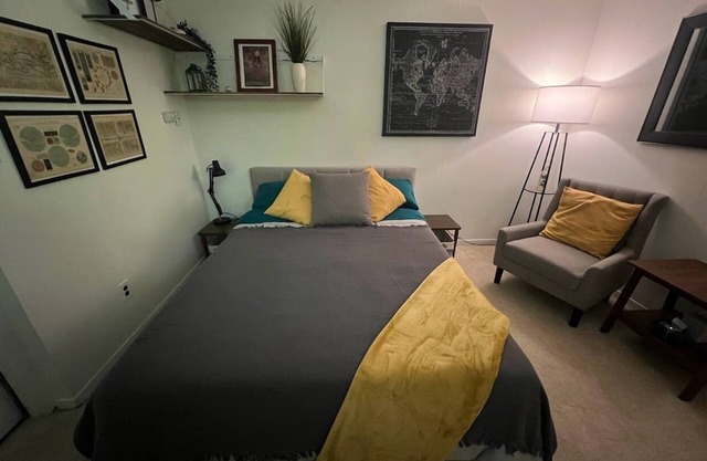 Simple Cozy Moonlit Haven in Greenhaven