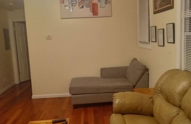 simple one bedroom free parking