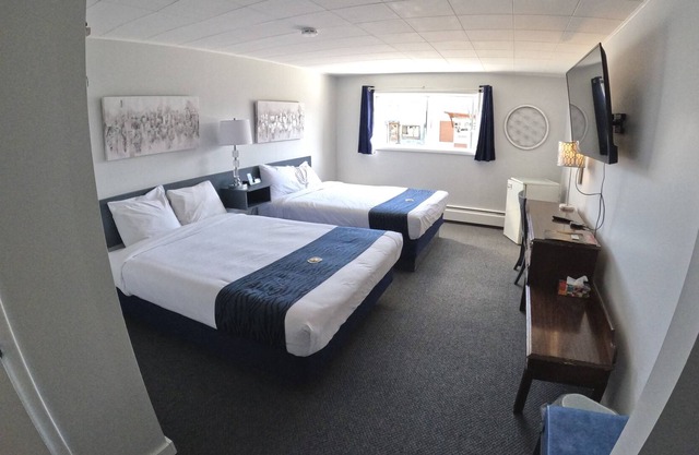 Simple room with 2 queen beds, full bathroom.