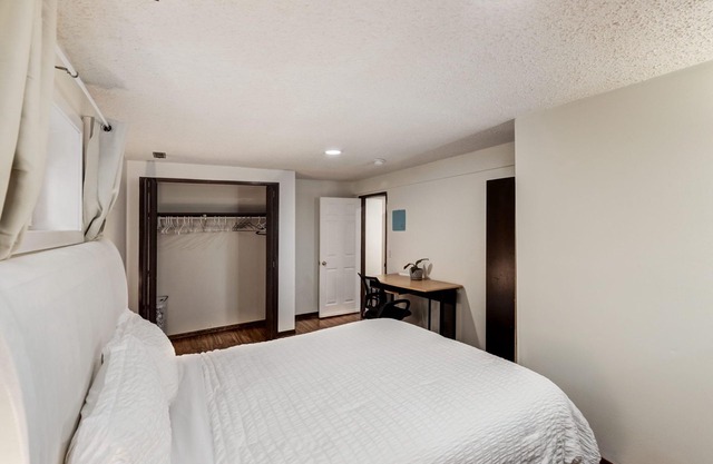 Simplistic 2BR Suite near Nose Hill & Airport