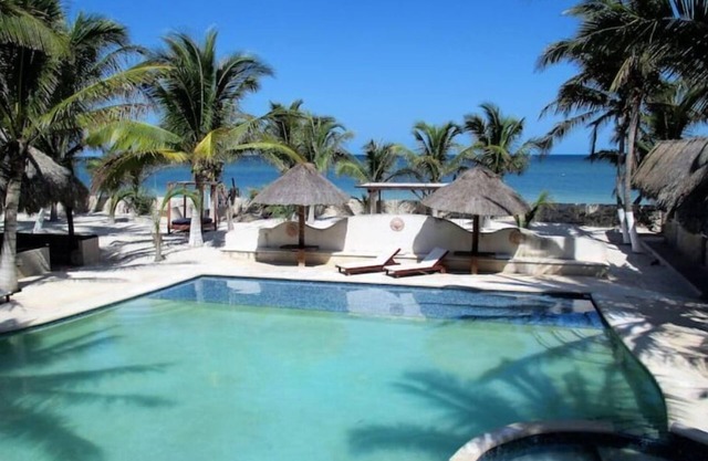 Simply Paradise. 8BR/10BA w/ large pool + volleyball. Perfect for large groups!