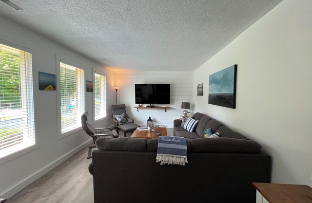 Simply Sauble; Sun, Sand & Serenity! Newly Owned and Renovated