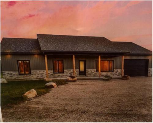 Simply Serenity - steps from Lake Huron