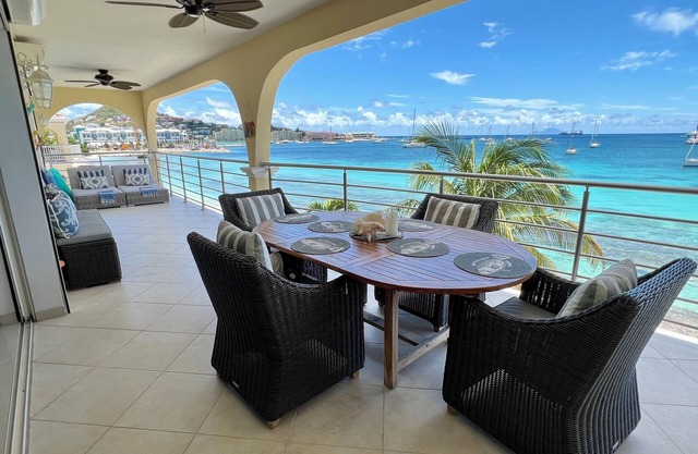 Schöne geräumige 2BR 2. 5 Bath Simpson Bay Beach Front
