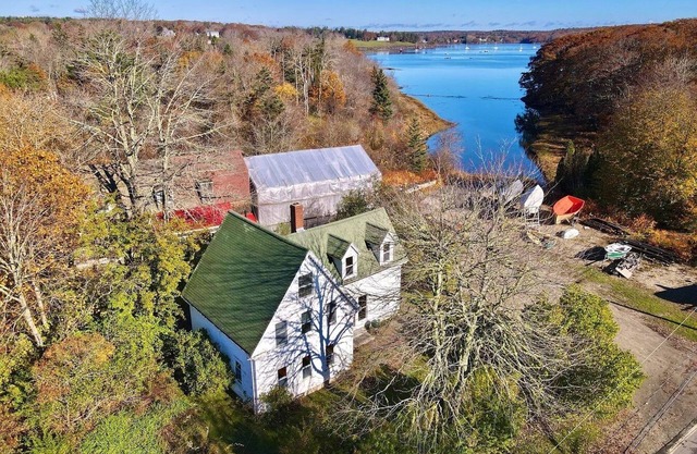 Single-family home situated on the waterfront in the beautiful midcoast Maine