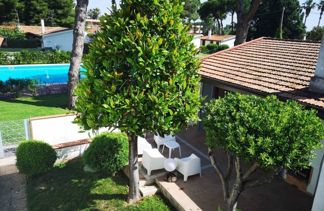 Einfamilienhaus in privatem Park 250 m vom Meer entfernt mit Gemeinschaftspool