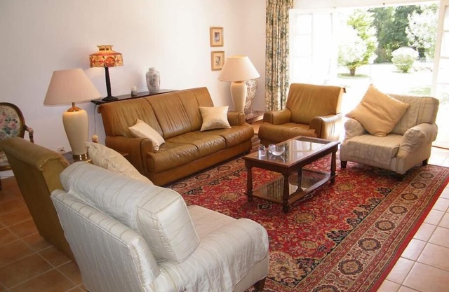 Ebenerdige Villa mit Swimmingpool, WiFi, A/C, Tischtennis, Garten, 10pax
