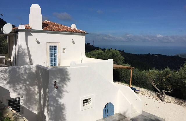 EINFAMILIENHAUS in fast unberührter Natur MEER