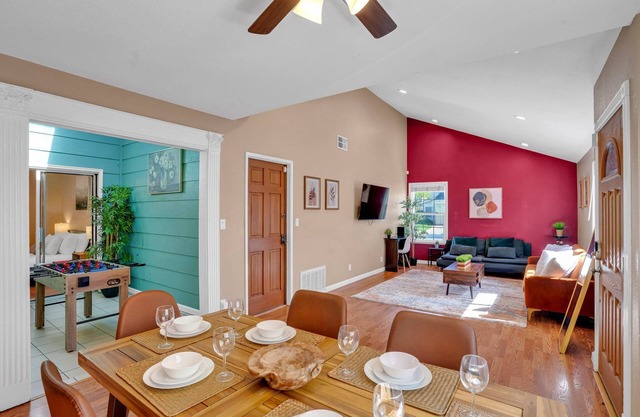 Single Level | Free Parking & Wi-fi | Private Yard