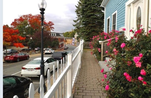 Single Level Home - Steps to Downtown Gloucester & A/C throughout