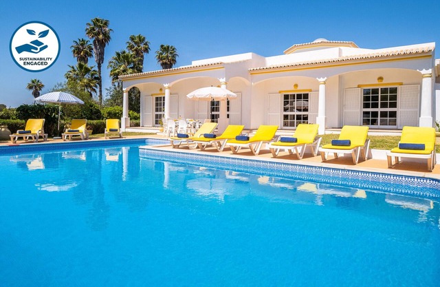 Single-storey villa with private pool & BBQ