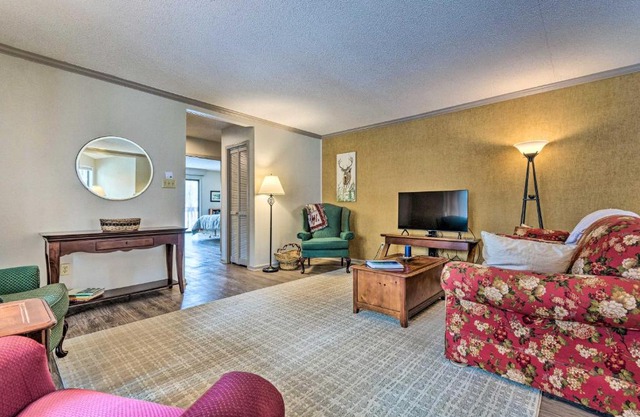 Single-Story Fairfield Bay Condo with Deck!