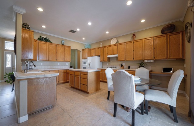 Single Story Rocklin Living. Garage Included In Stay. Pets Welcome. Walk To Park