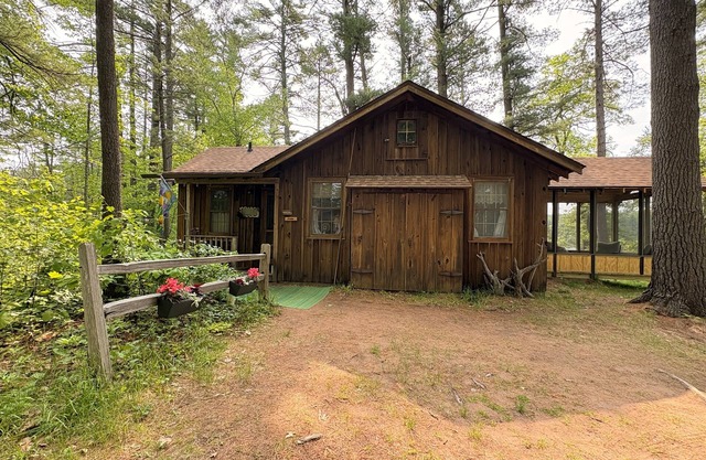 Singwakiki - Main Cabin on Nichols Lake