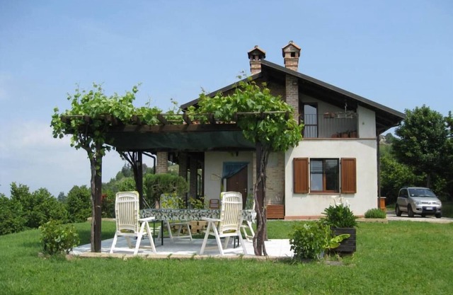 Sinio country house with garden surrounded by hazel groves
