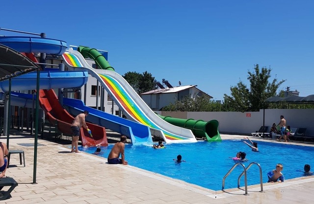 Sinopsis Resort Otel