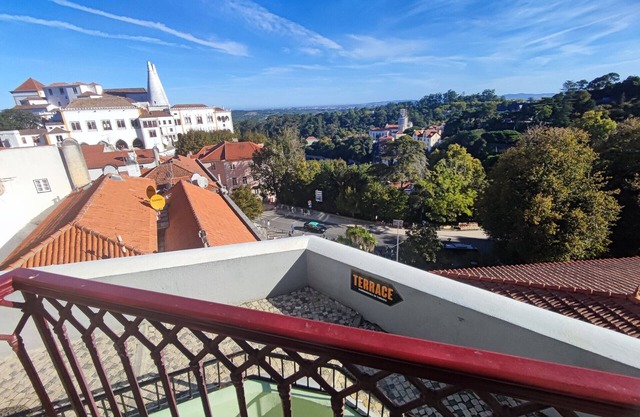 Sintra, T2 in historic center with Palace views, Sintra