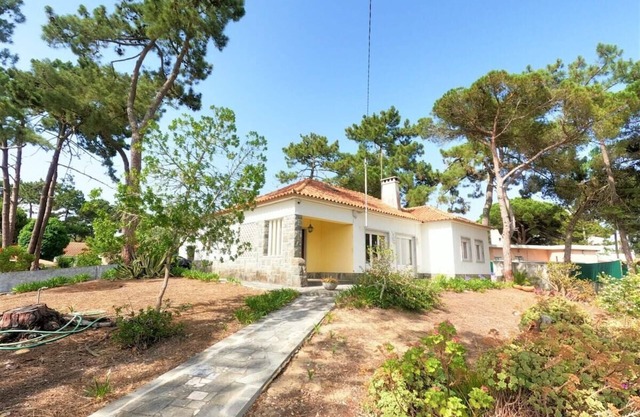 Sintra, V4 house with big garden in Colares, Sintra