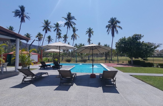 WILLKOMMEN ZU HAUSE, ICH LADE SIE EIN, UNSER ZUHAUSE ZU GENIESSEN.