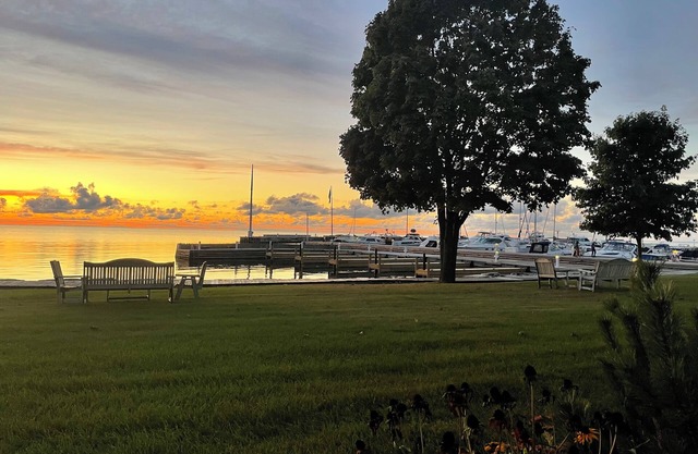 Sister Bay Waterfront 2BR/2BA Ground level porch, lawn, pier, waterfront