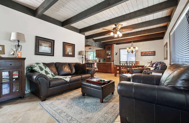 Sister Bear Cabin with Treetop Views &Deck