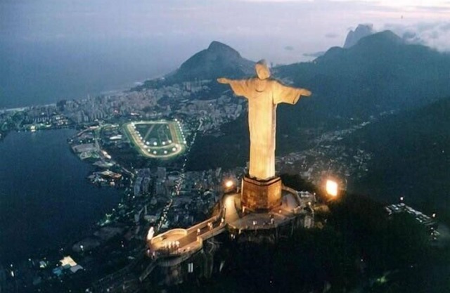 Site with 4 chalets, games room, sauna, swimming pool, barbecue, wine cellar.