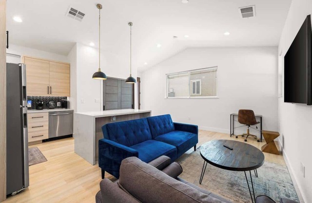 SK Living | 1 Bedroom Guesthouse A | UC Davis Med