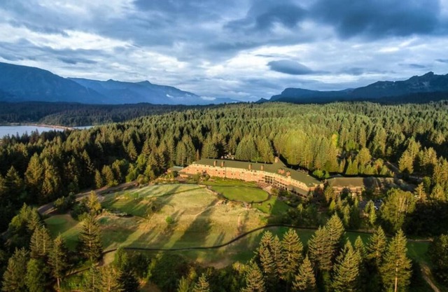 Skamania Lodge! Close to Columbia River Gorge! Free Parking, Pool