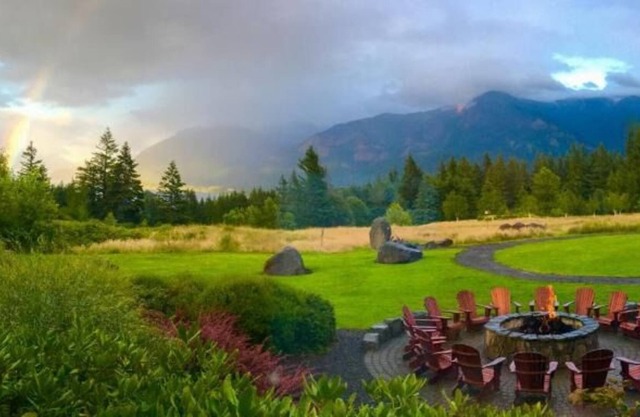 Skamania Lodge! Onsite Pool, FREE Parking, Hot Tub, Golf, Spa