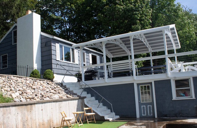 Skaneateles Lake Cozy Cottage - Direct Waterfront on Private Lane