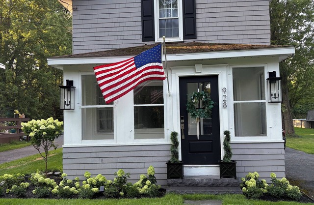 Skaneateles Retreat, 1875 Charm- 3 bedrooms 2025 remodel. Walk to the brewery!