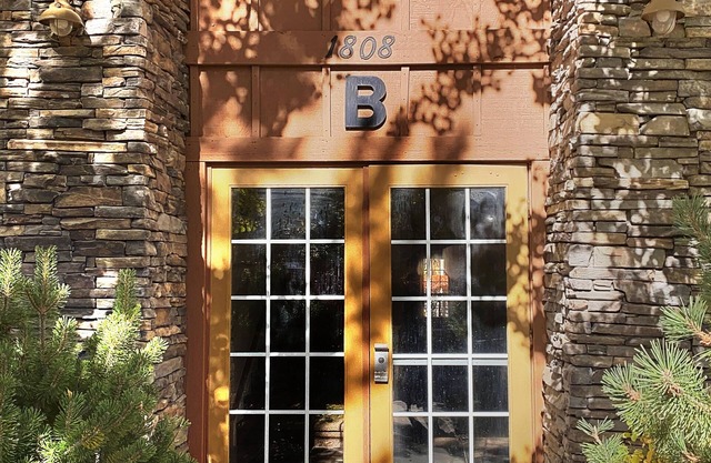 Ski 1 Mile To Deer Valley Gondola 2 Bedroom Condo by RedAwning