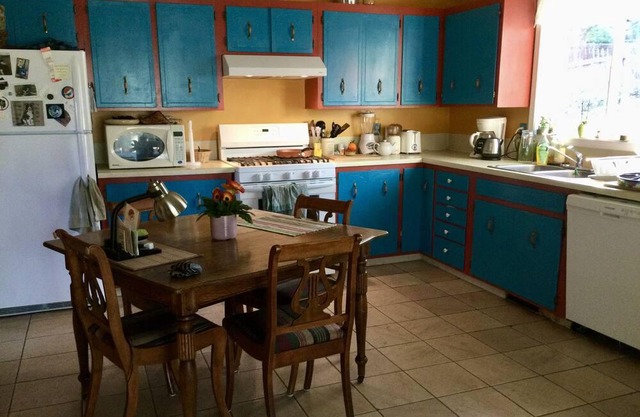 Ski 3 of BC's top mountains from 1 location while staying a lovely 3 bedroom house!